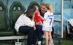 Griezmann é um dos maiores destaques da seleção francesa e recebeu a visita da família no banco de reservas após o jogo contra a Tunísia