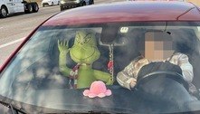 Mulher é detida após dirigir com Grinch inflável nos Estados Unidos