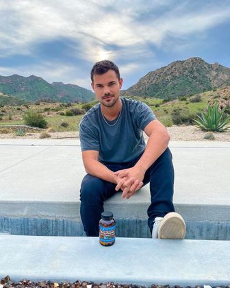 Taylor LautnerO ator não gostou muito do carinho que ganhou dos fãs quando chegou ao Brasil, na época para divulgar o filme Crepúsculo. 