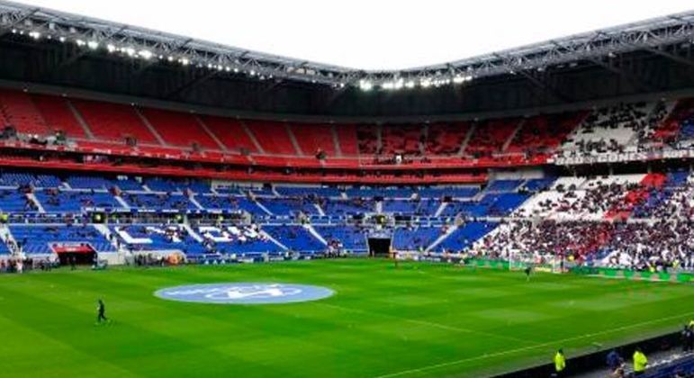 Groupama Stadium (Lyon) - O clube francês negociou os naming rights de seu estádio em 2017. O acordo lhe rende entre 5 e 7 milhões de euros (R$ 31 milhões e R$ 43,4 milhões) por ano