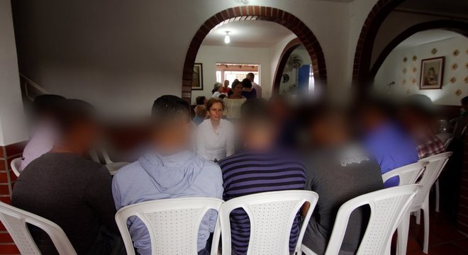 A BBC News conversou com desertores venezuelanos que estÃ£o abrigados em uma igreja na ColÃ´mbia
