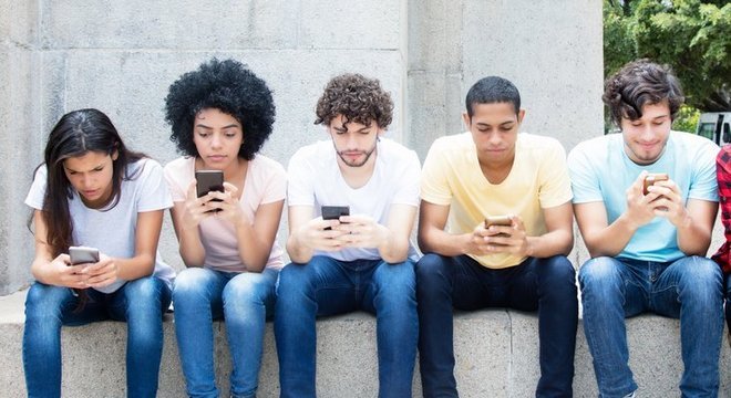 A tecnologia nos ajuda em muitos momentos da vida, mas ela pode ser tóxica se usada em demasia 