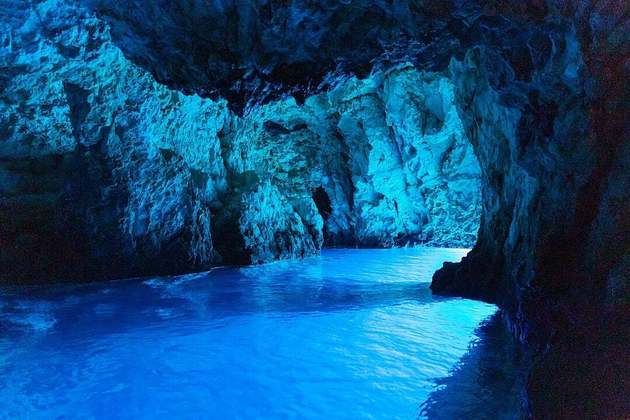 Gruta Azul (Brasil) - Uma das mais famosas cavidades naturais subterrâneas do estado do Rio de Janeiro, a Gruta Azul possui uma paisagem surpreendente.