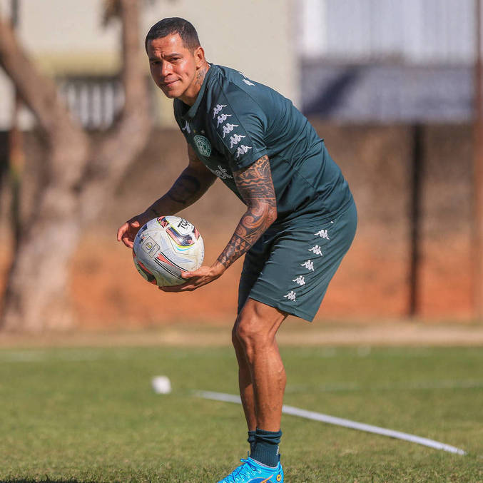 Meia-atacante Giovanni Augusto em treino pelo Guarani