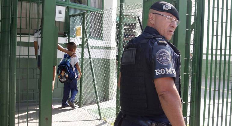 Guarda municipal em escola de Valinhos, no interior de SP