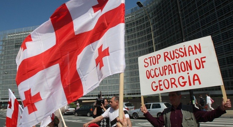 Manifestantes pedem fim da ocupação russa da Geórgia, em 2008