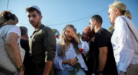 Amigos e parentes lamentam morte de israelenses