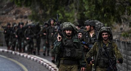 Soldados israelenses na fronteira com o Líbano