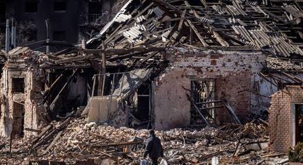 Cruz Vermelha tenta retirar civis de Mariupol