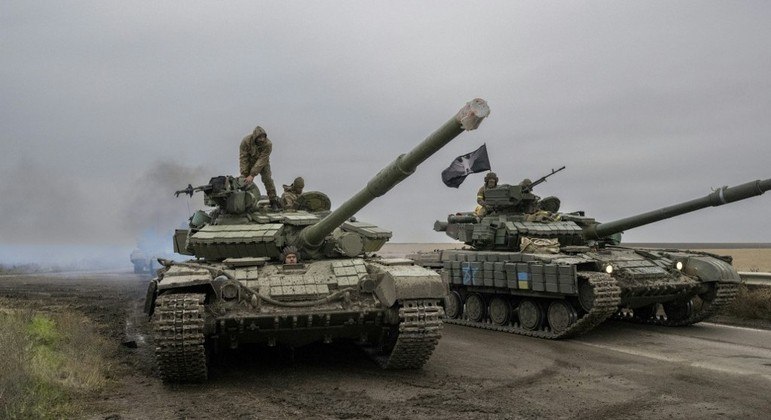 Tanques ucranianos durante patrulha