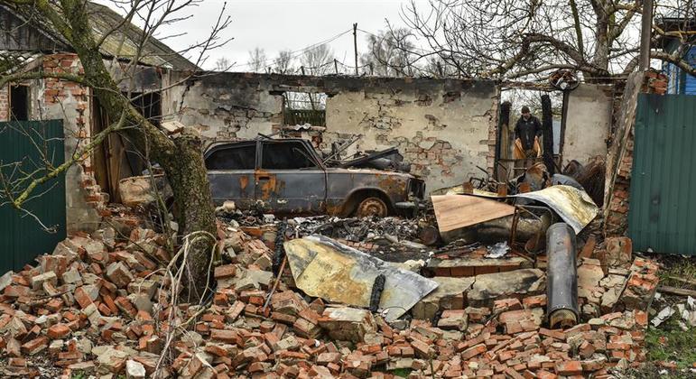 Casa de um ucraniano destruída após bombardeio do Exército russo

