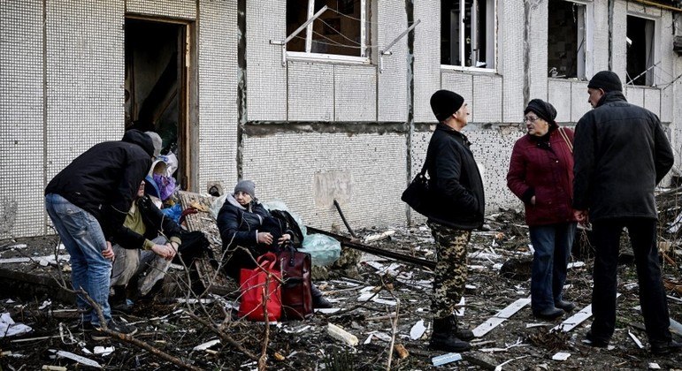 Cidades ficaram parcialmente destruídas após bombardeios russos