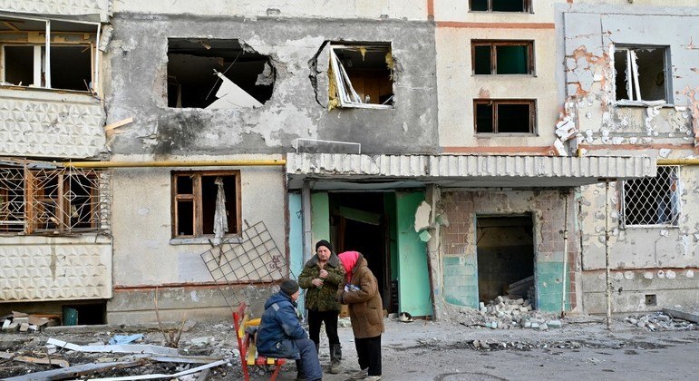 Michelle Bachelet afirma que bombardeios de áreas povoadas da Ucrânia podem constituir crime de guerra