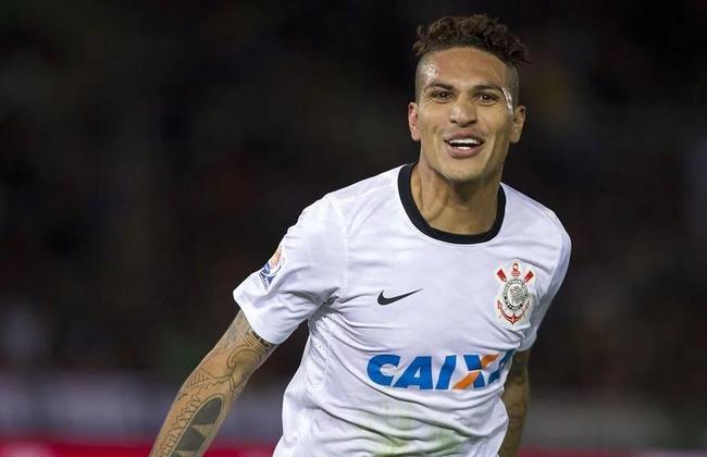 Guerrero - Herói do título Mundial em 2012, o peruano não chegava a um acordo pela renovação de contrato com o Corinthians em 2015 e afirmou que, no Brasil, só jogaria no Timão. Entretanto, com o término do vínculo, acertou sua ida para o Flamengo.