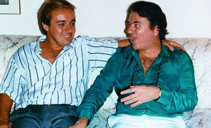 O saudoso apresentador Gugu Liberato teve uma amizade de longos anos com Silvio, sempre com boas relações profissionais