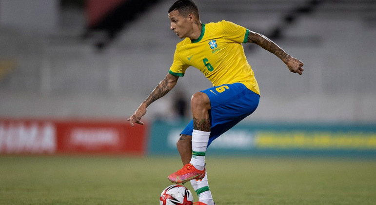 GUILHERME ARANA - Fundamental na equipe de André Jardine, pode ser uma boa cartada na equipe principal. Também recebeu oportunidade anteriormente de Tite nas Eliminatórias. 