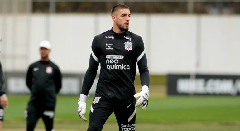 Goleiro Guilherme Castellani em treino pelo Timão