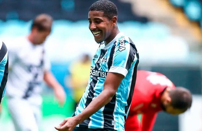 Guilherme Guedes - Lateral-Esquerdo 22 anos - Contrato com o Grêmio até 31/12/2024