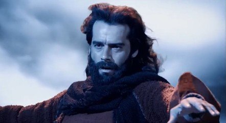 Guilherme Winter como Moisés em cena de "Os Dez Mandamentos"