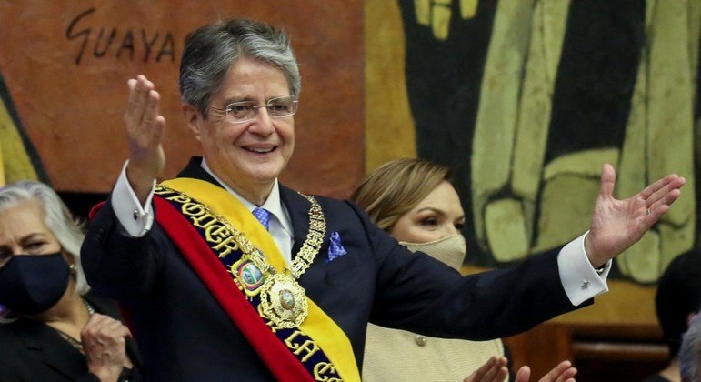 Presidente equatoriano, Guillermo Lasso, é um dos líderes mundiais revelados por documentos