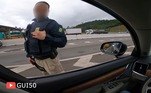 Em um dos vídeos mais vistos do influenciador no YouTube, ele mostra ter tomado dois enquadros da Polícia Federal em cinco minutos. A publicação teve 4,6 milhões de visualizações