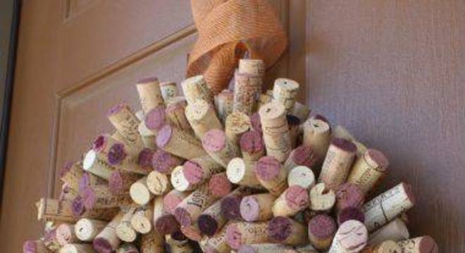 Guirlanda de Natal com muitas rolhas diy