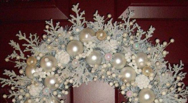 Guirlanda de Natal com perolas branca