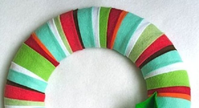 Guirlanda de natal como fazer com tiras de feltro