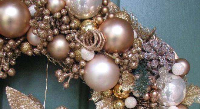 guirlanda de natal dourada cobre com beija flor