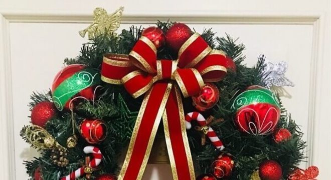 Guirlanda de Natal feita com personagens da Disney