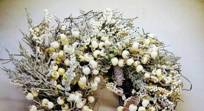 Guirlanda para Natal com design delicado e simples