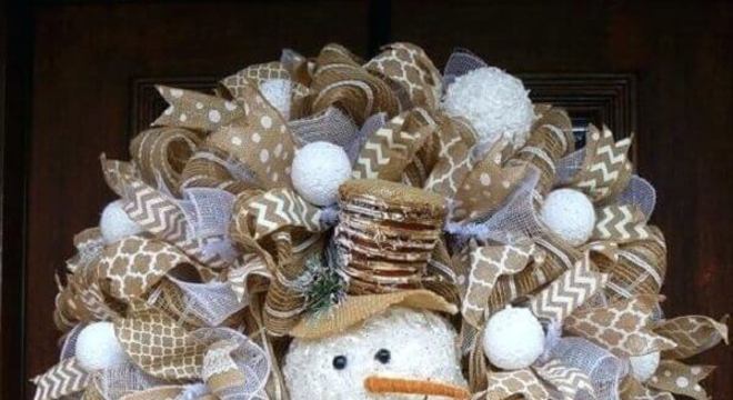 Guirlanda para Natal com tecido de juta e boneco de neve