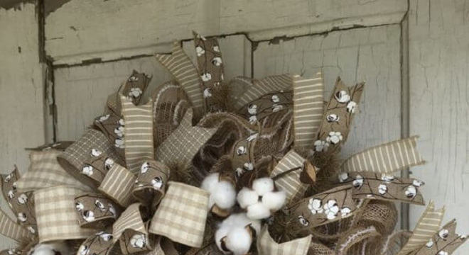 Guirlanda para Natal com tecido de juta e flores artificiais para decoração rústica