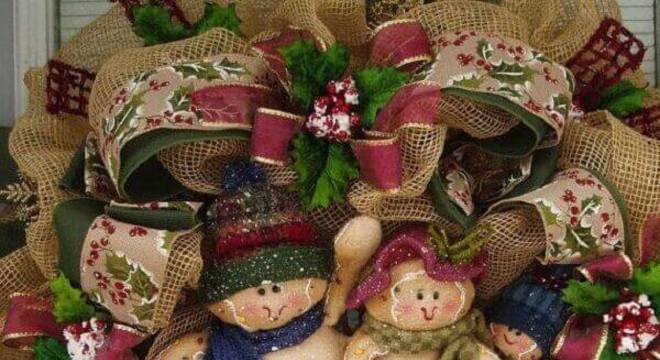 Guirlanda para Natal com tecido de juta e laços de fita