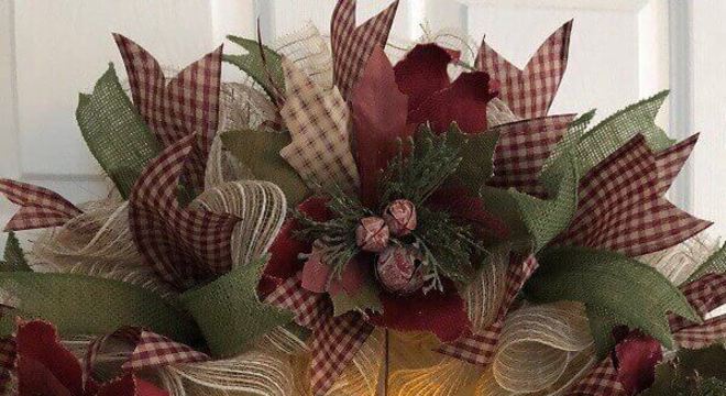 Guirlanda para Natal com tecido de juta e laços de fita