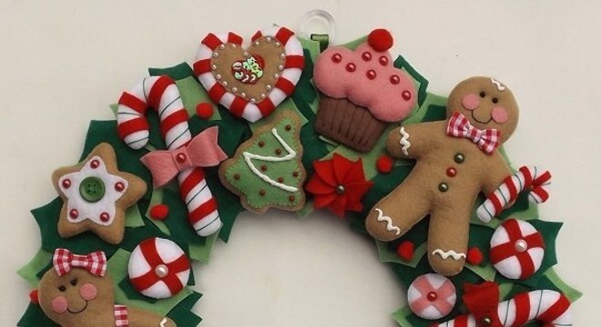 Guirlanda para Natal feita com detalhes em feltro