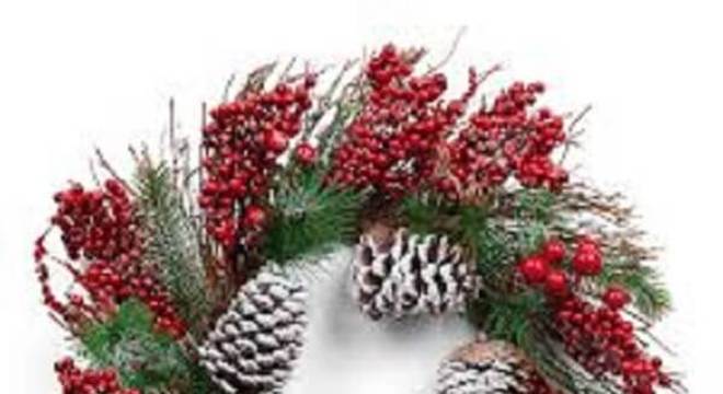 Guirlanda para Natal feita com pinhas