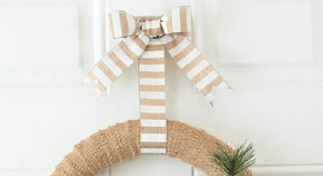 Guirlanda simples pode ser utilizada como enfeite de natal para porta