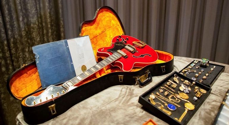 A guitarra usada por Elvis em 1968 e as joias: tudo vai a leilão