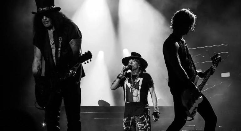 Slash, Axl e Duff durante show do Guns N'Roses