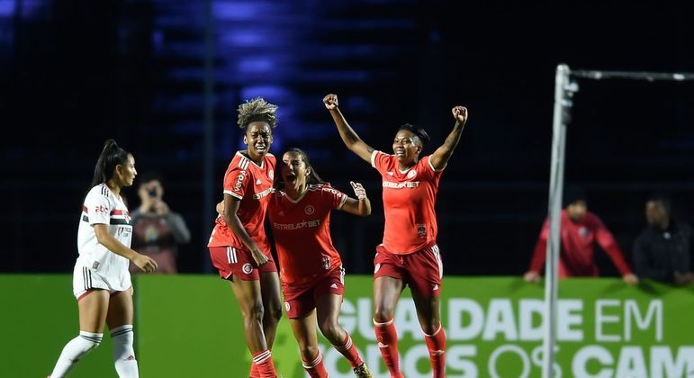 Final do Brasileiro feminino tem público maior que média dos