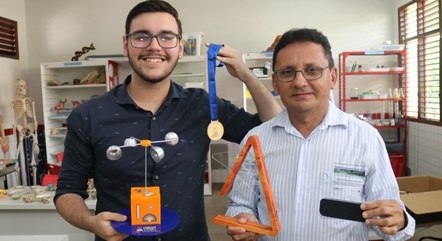 Gustavo Botega Serra e o professor Zilmar Timóteo