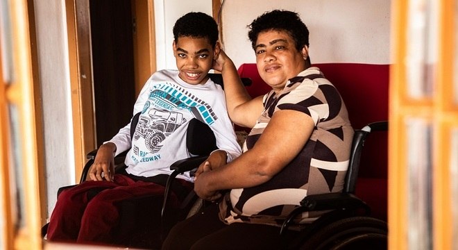 Mãe de Gustavo, Ana Paula também foi diagnosticada com paralisia cerebral