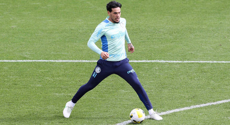Gustavo Gómez treina no Palmeiras depois de passagem na data Fifa pela seleção do Paraguai 