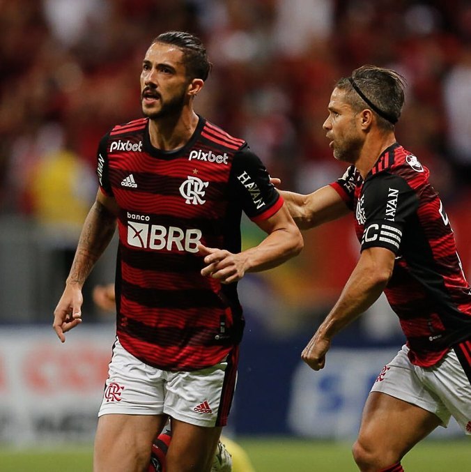 Gustavo Henrique comemora gol diante do Coritiba