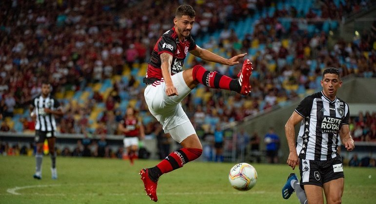 Gustavo Henrique é uma das últimas opções da zaga do Flamengo. Com a chegada de mais um jogador para a posição (Pablo) e a recuperação de Rodrigo Caio, Gustavo perdeu ainda mais espaço. Atualmente, David Luiz, Léo Pereira, Fabrício Bruno e Willian Arão improvisado surgem como peças à frente dele