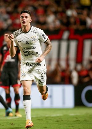 Atacante Gustavo Mantuan comemora gol pelo Corinthians
