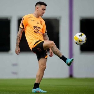 Gustavo Mosquito em treino recente: problema no joelho 