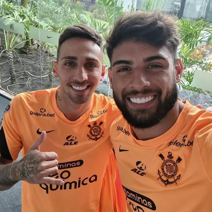 Gustavo Mosquito e Yuri Alberto, na tarde desta quinta-feira, no CT Joaquim Grava