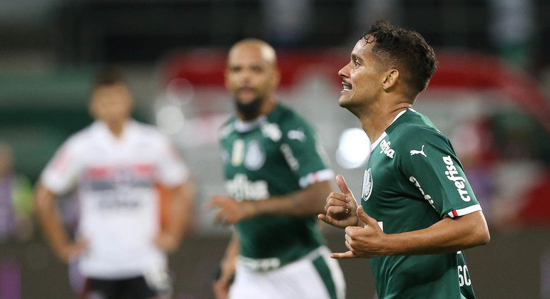 Gustavo Scarpa comemora o gol marcado no clássico entre Palmeiras e São Paulo em 2019